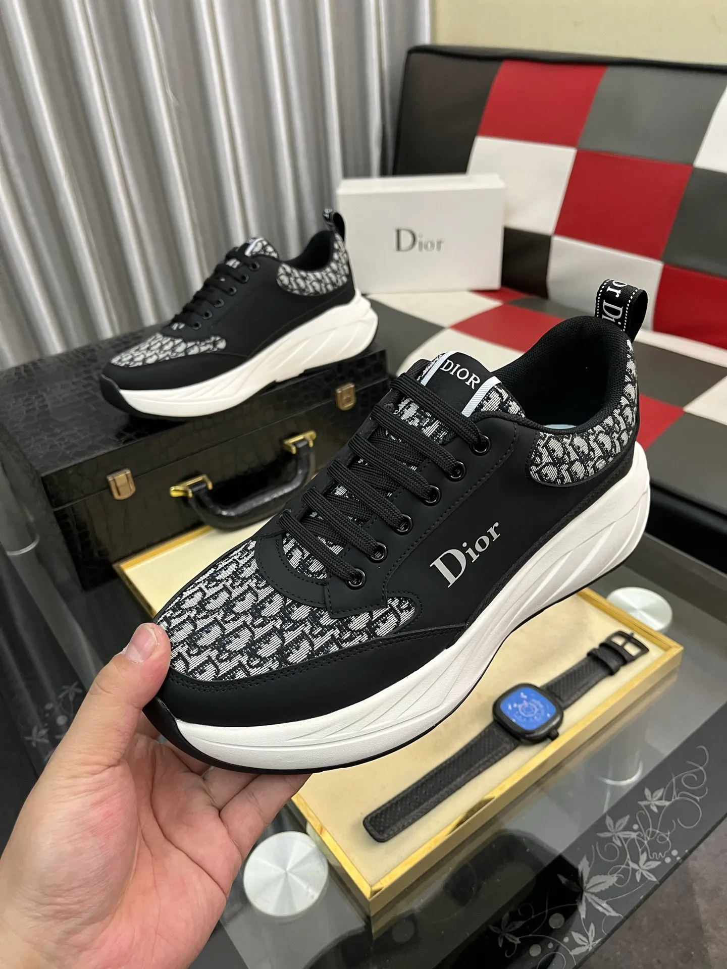 Ex-factory price: 438⌚️⌚️[Dior] Dior’s new men’s genuine leather casual shoes, the highest version on the market, any comparison is welcome🆚! The original leather has excellent texture and is super high-end! Fetal sheep net lining imported from Italy, removable pad! Luxurious materials and fine workmanship, highly recommended! Code number: 38-443️⃣Colors available